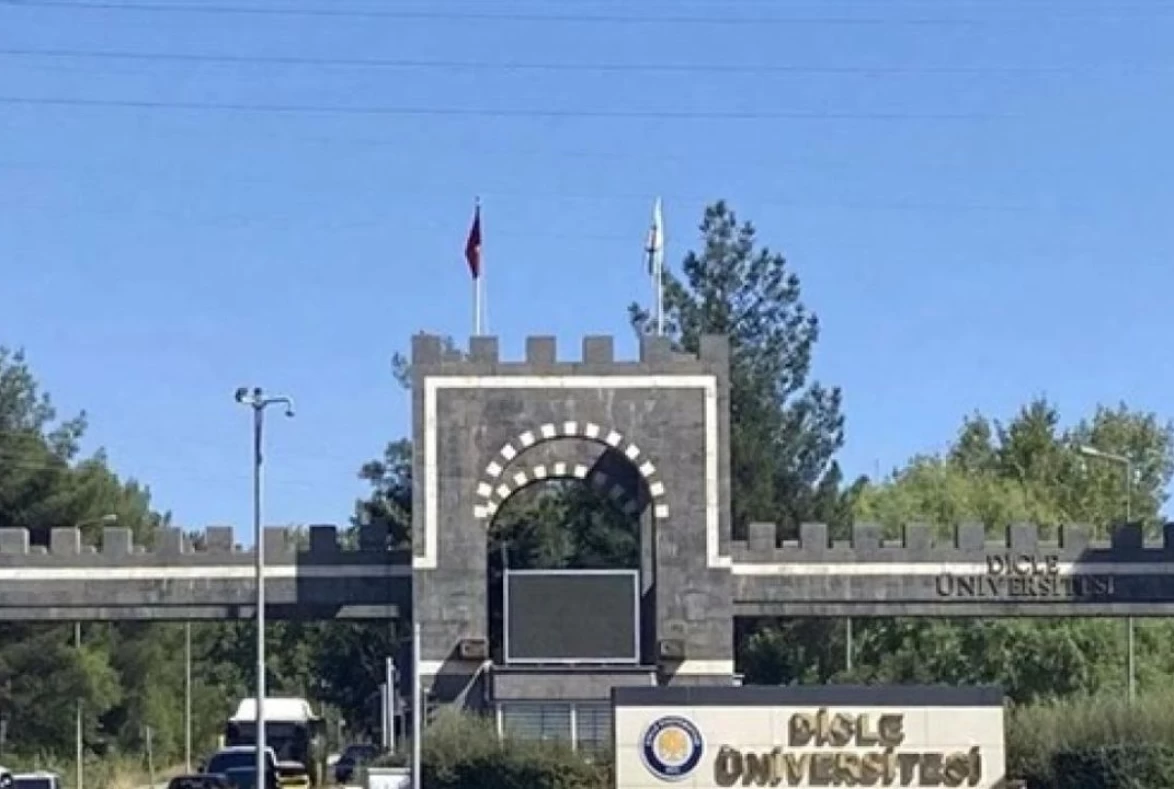 Haber Başlığı: Dicle Üniversitesi'nde Şok Skandal: Doçent, 'Bıçak Parası' İddiasıyla Tutuklandı