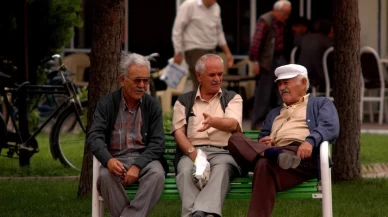 Emekli maaşıyla geçinmekte zorlanan yaşlı, yüksek yaşam maliyeti nedeniyle huzurevine sığınıyor