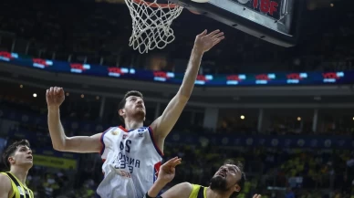 Anadolu Efes, Fenerbahçe Beko'yu tek sayı farkla mağlup ederek seride umut verdi