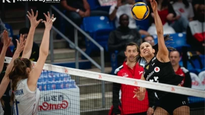 A Milli Kadın Voleybol Takımı Sırbistan'dan Galibiyetle Geldi!