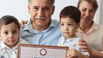 "63 Yaşındaki Birey, 8. Üniversitesinden Birincilikle Mezun Oldu!"