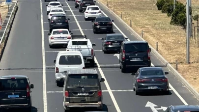 Bayram tatilinin son gününde dönüş yolculuğunda trafik sıkışıklığı yaşanıyor