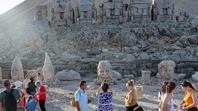 Nemrut Dağı'na Bayram Boyunca 8 Bin Ziyaretçi Akın Etti