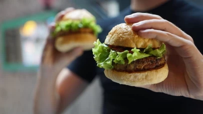 Çocukluk Çağı Obezitesi: Şekerli İçeceklerin Etkileri ve Çözüm Önerileri