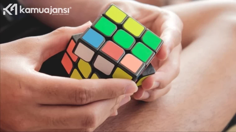 Rubik küpü çözmede dünya rekoru kıran robot!