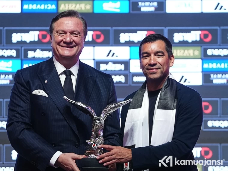 Giovanni van Bronckhorst, Beşiktaş ile anlaşarak resmen sözleşme imzaladı: İlk açıklamaları!