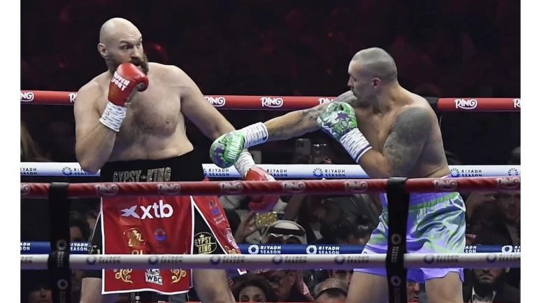 Usyk, Fury'yi mağlup ederek şampiyonluk kemerlerini korudu ve cebine 190 milyon dolar koydu!