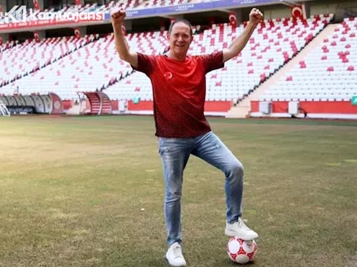 Antalyaspor, Sümer Ezgü'nün özgün yorumuyla milli takım marşını paylaştı!