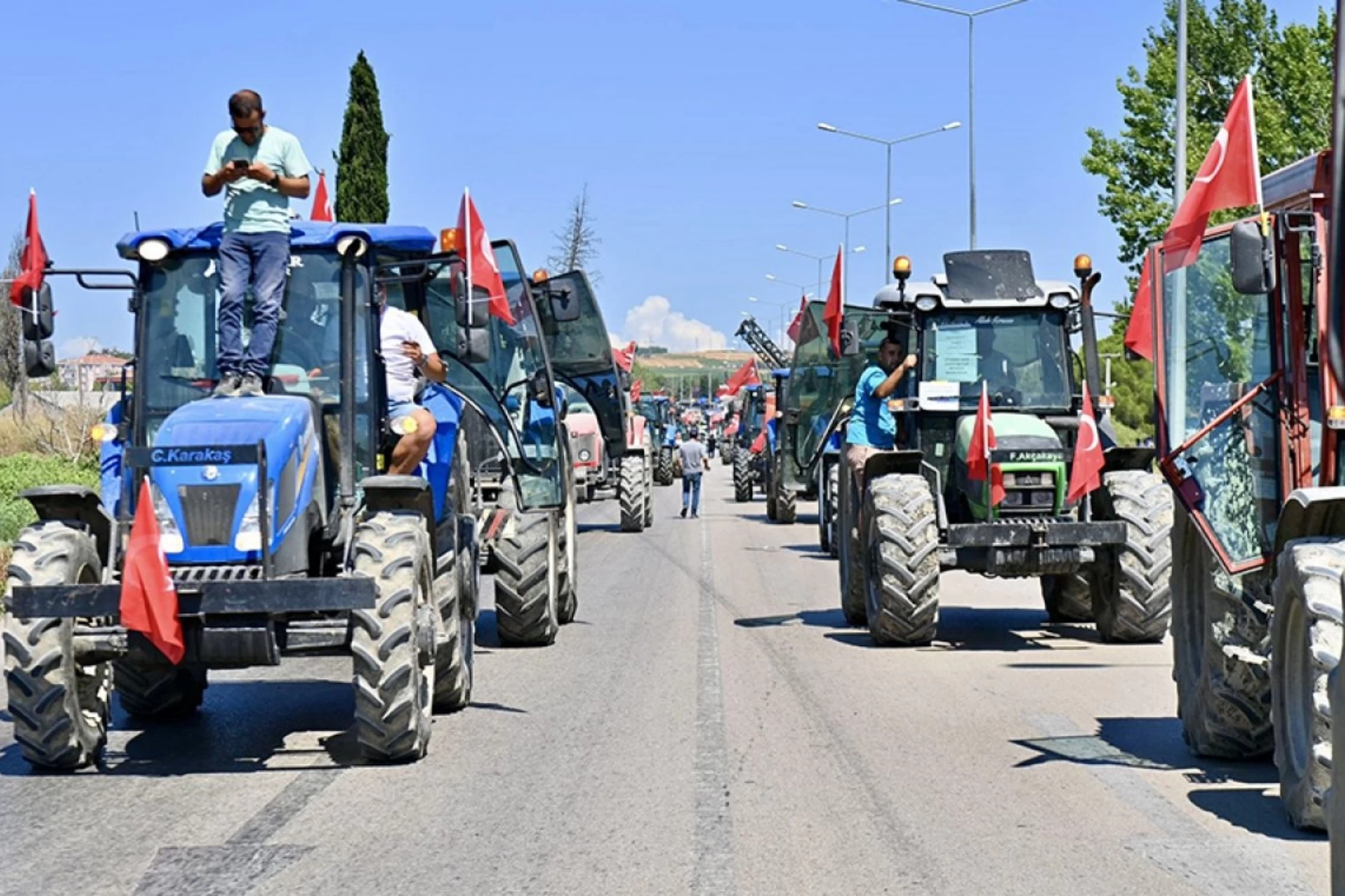 Bandırmalı Çiftçiler Traktörleriyle Yola Çıktı: Tarım Krizi Derinleşiyor