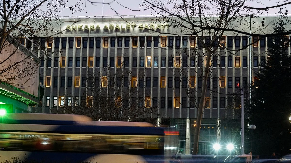 Ankara Adalet Sarayı binasının dış cephesi
