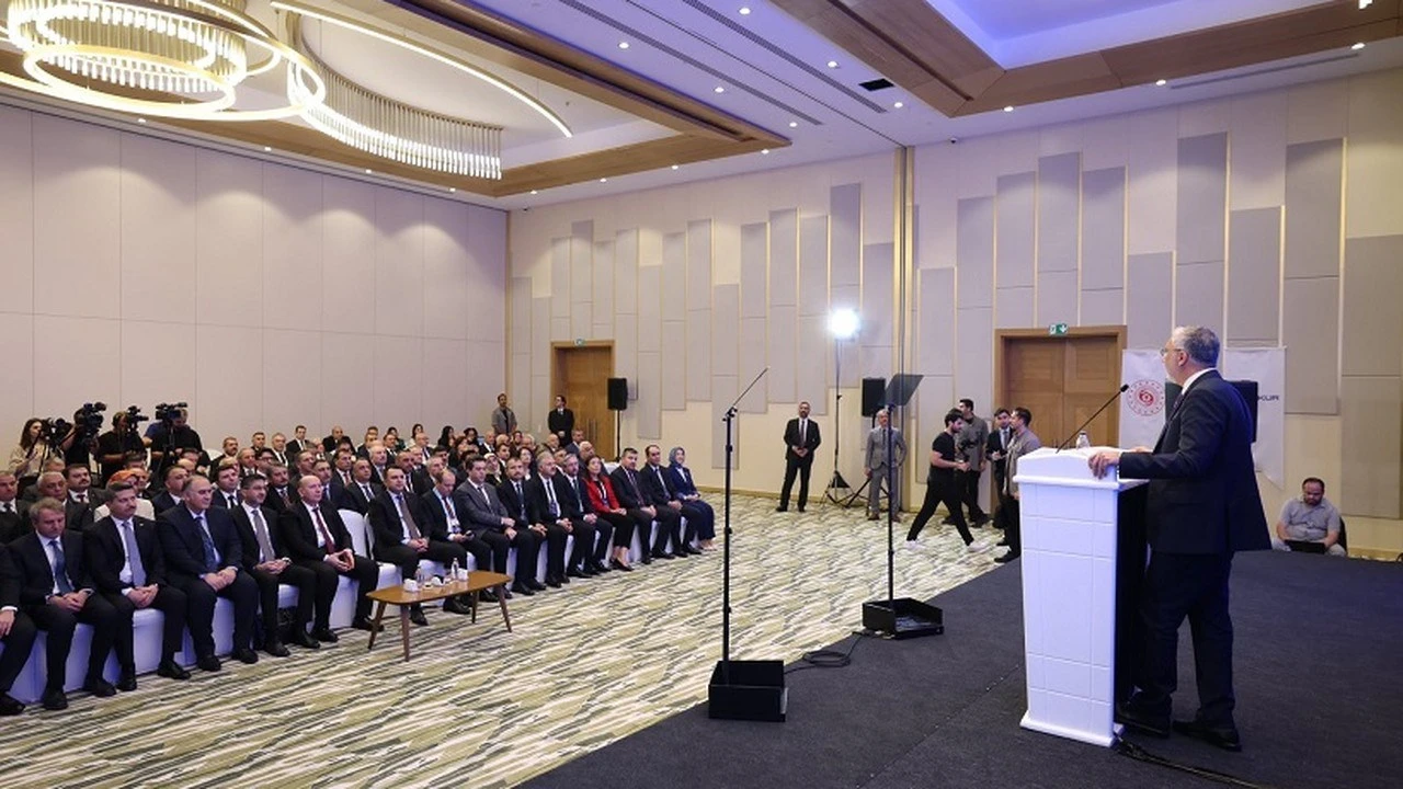 İŞKUR İl Müdürleri İstişare Toplantısı'nda salonu dolduran katılımcılar